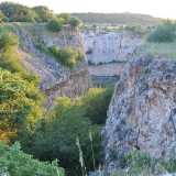 Arriviamo ora su un belvedere naturale, da dove � possibile ammirare la cava di Monte Rotondo, profonda almeno sessanta metri e non pi� utilizzata dagli anni 80